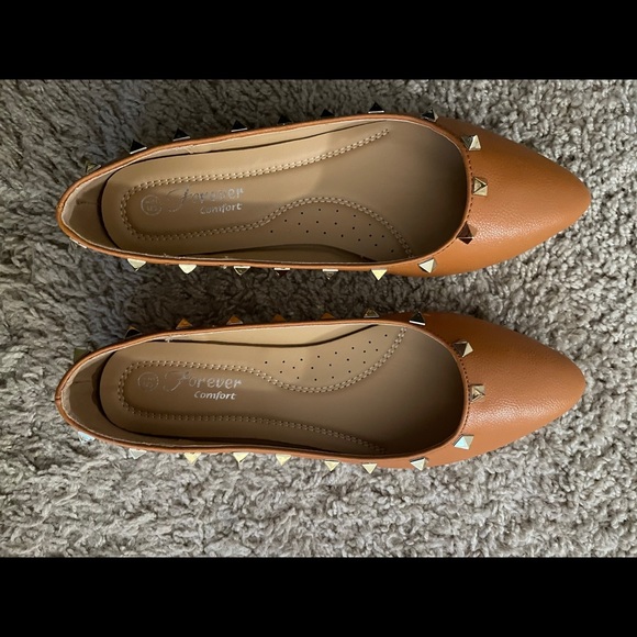 forever comfort Shoes - NEVER WORN NEW Brown studded loafers